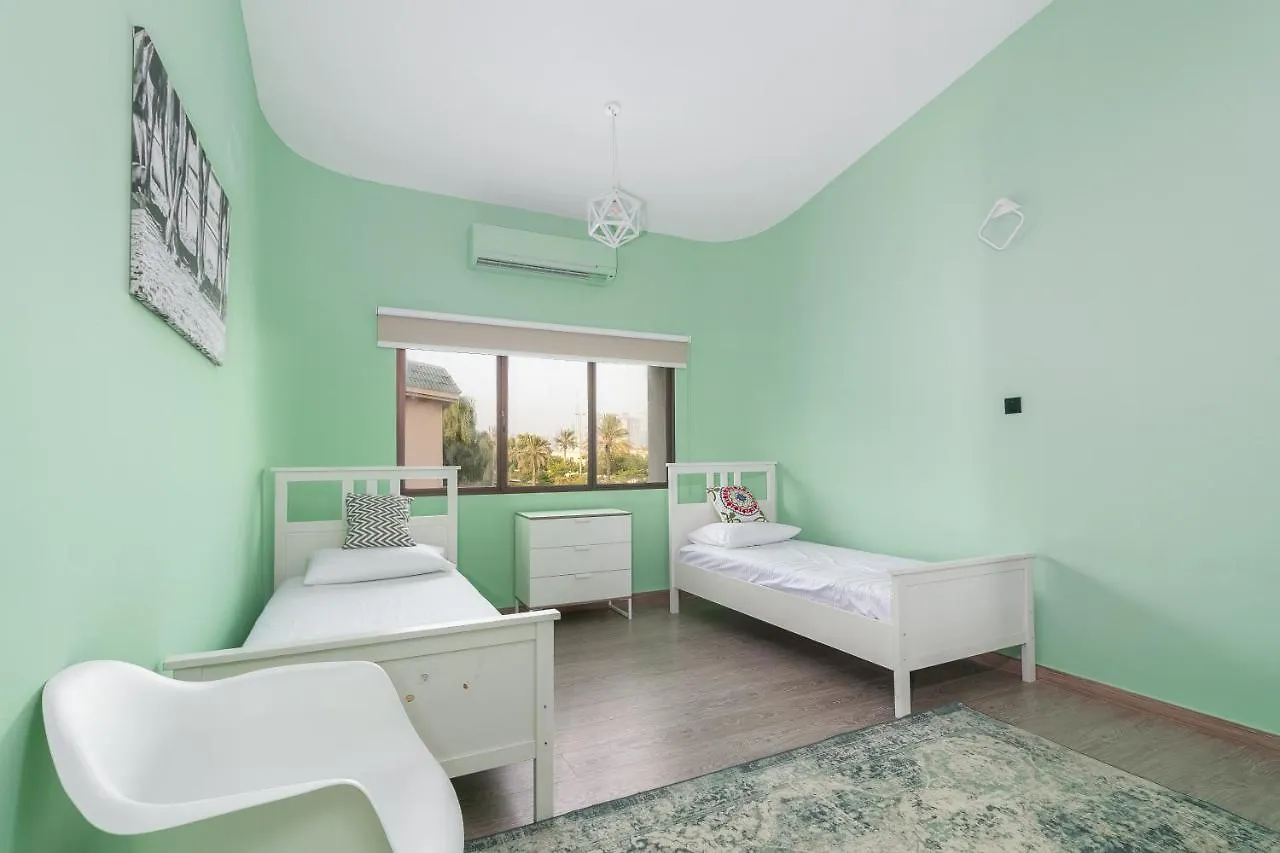Alice'S Wonderland Villa Dubai